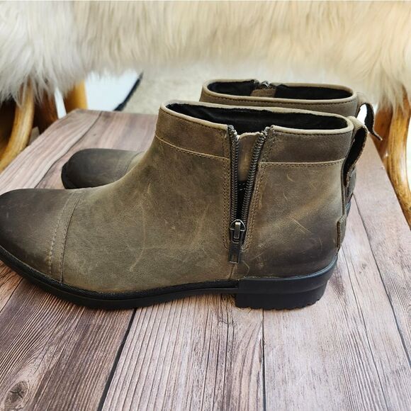 Ugg distressed leather side zip booties sn1103832 - Picture 3 of 11